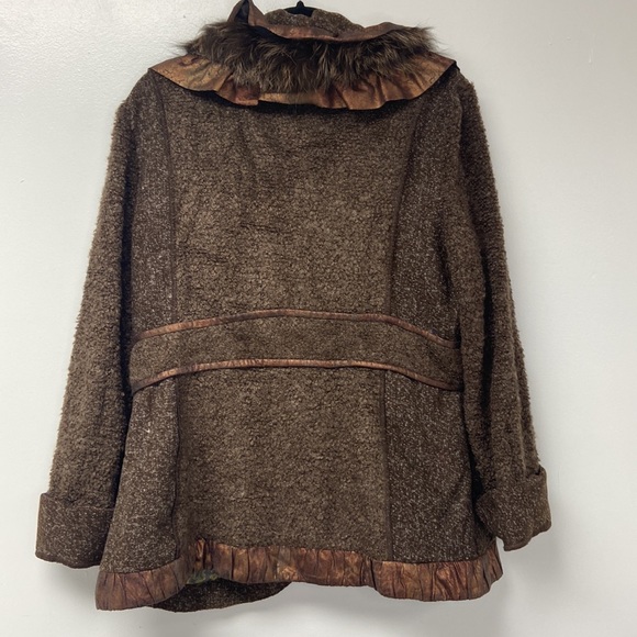 80's Chocolate Brown Ruffled
Trim Raccoon Collar Jacket - Picture 2 of 13